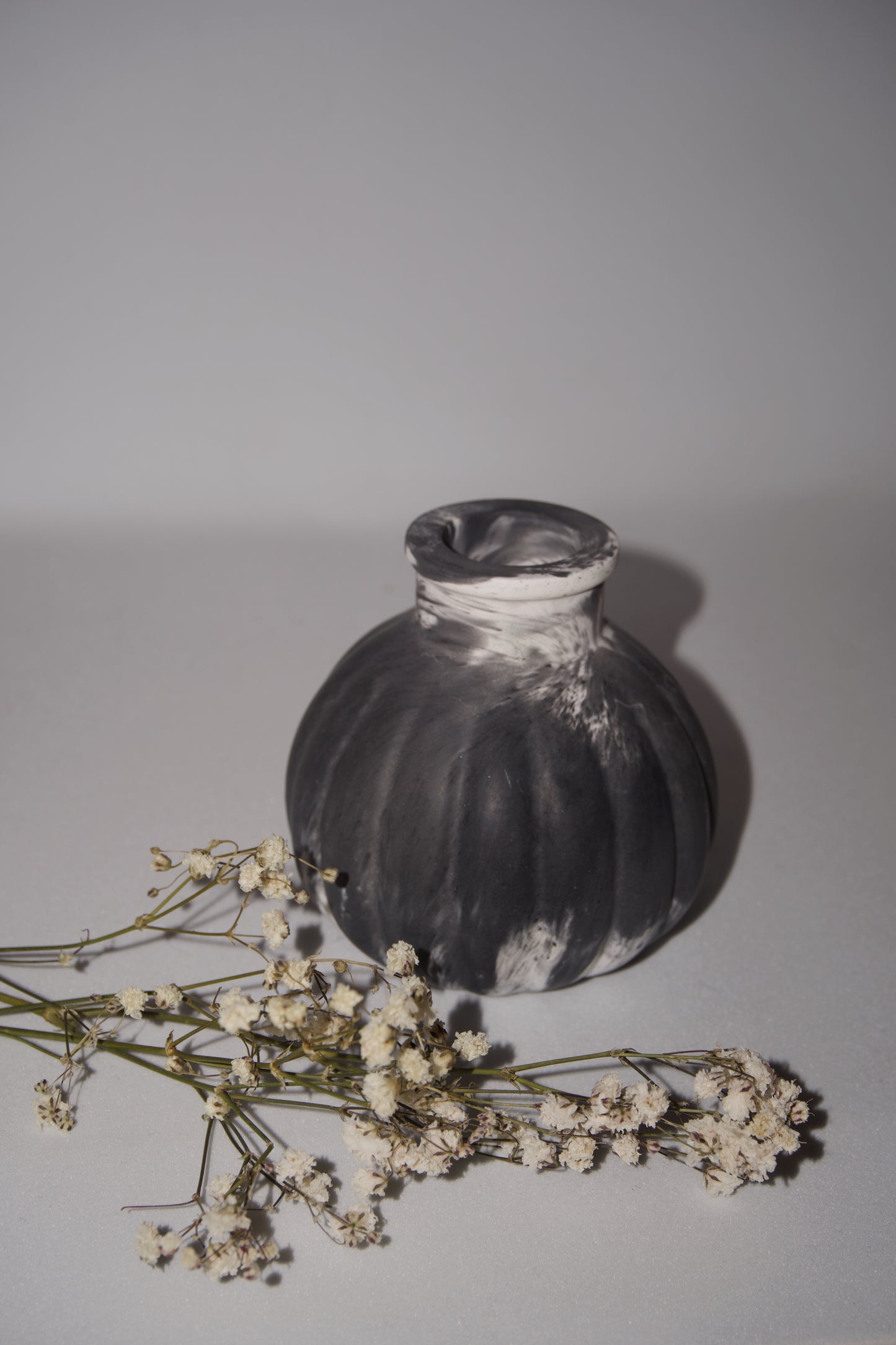 Vasetto Tondo a Spicchi Effetto Marmo - Bianco e Nero